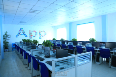 從零基礎(chǔ)到軟件開發(fā)高手 江西新華電腦助力實(shí)現(xiàn)夢(mèng)想